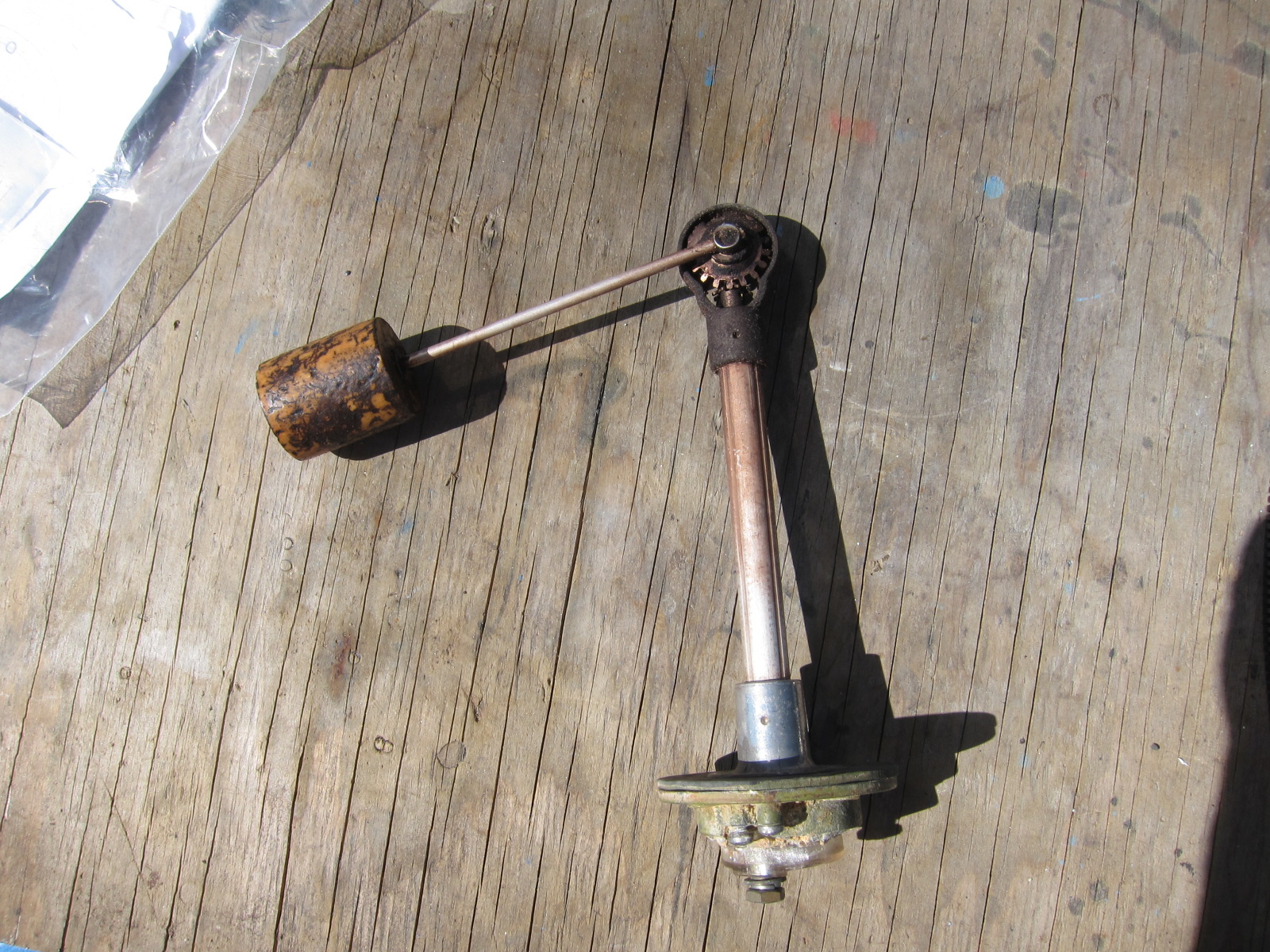 Old crusty, non-functioning fuel level sender.