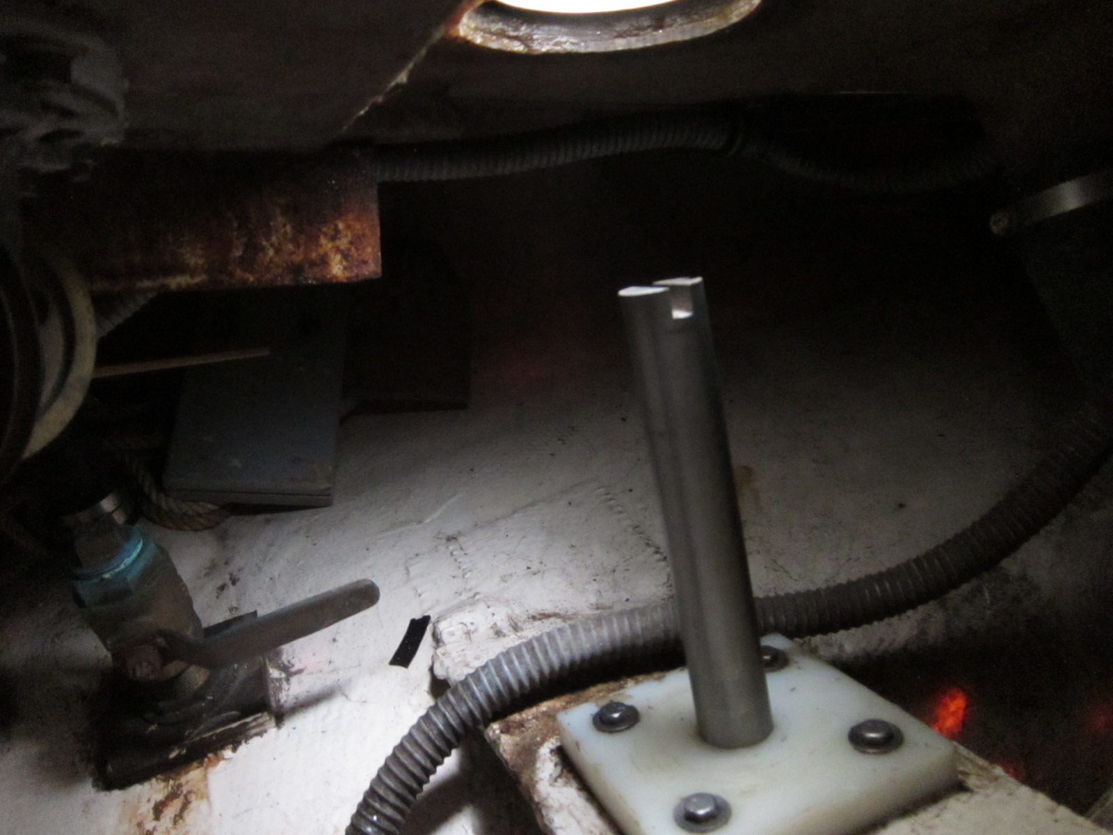 The radial drive wheel is cut out. Now the rudder can be removed.